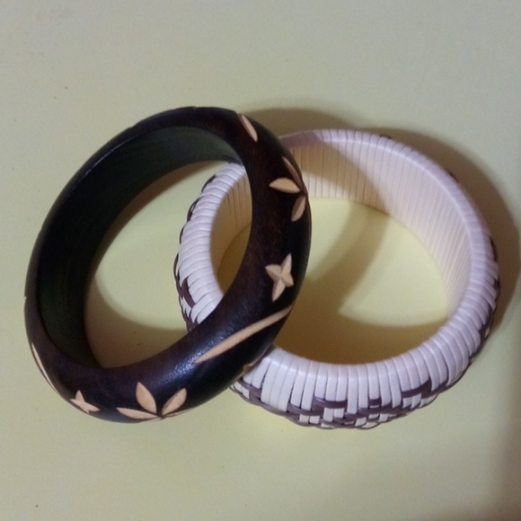 Women wood bangles - Picture 2 of 3